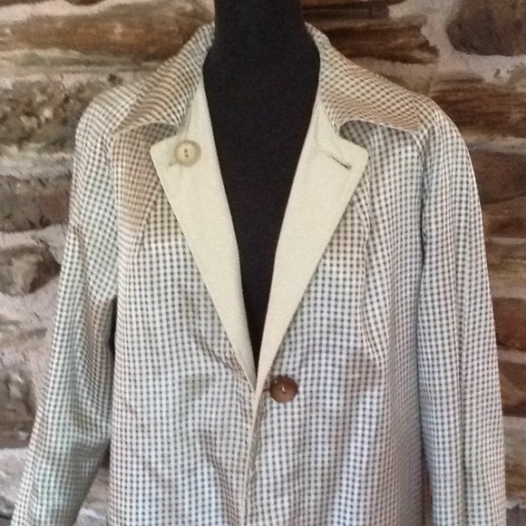 A Rainy Day Coat - Picture 5 of 7